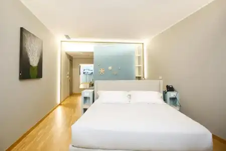 Vlora Priam, Affiliated by Melia - 48