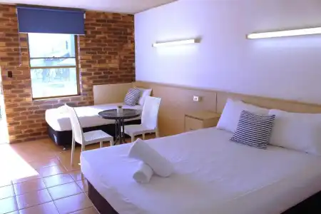 Camden Motor Inn - 70