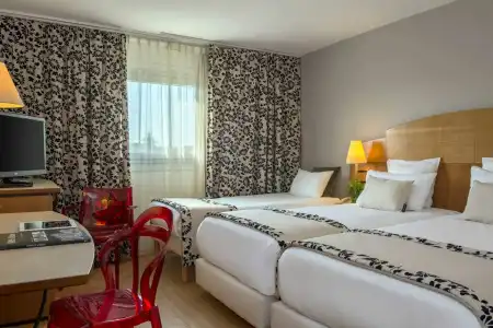 C Suites - 34