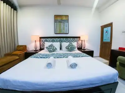 Romance Hills - 27