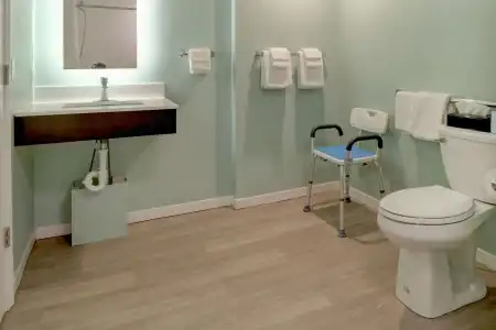 Quality Inn & Suites Lincoln I-93 - 46