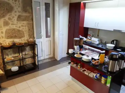 Dukes Corner Guest House - 11