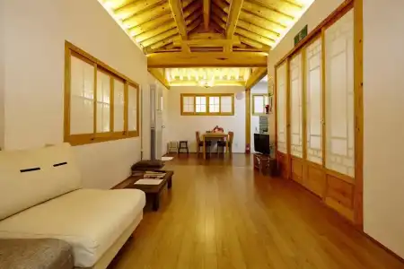 Hanok 24 Guesthouse Gyeongbokgung - 13