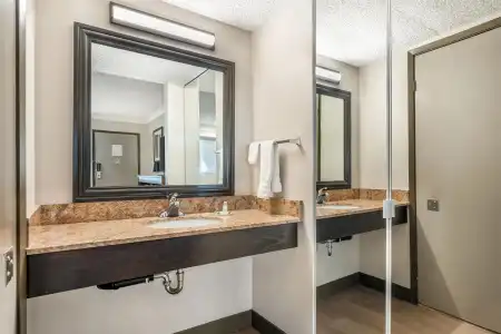 Best Western Plus Burnaby - 48