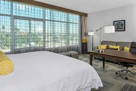Hampton Inn & Suites Los Angeles/Hollywood - 70