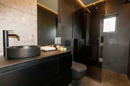North Mountain View Suites - 27
