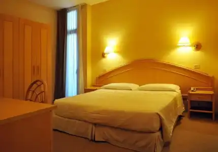 Grand Astoria - 2