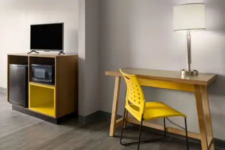 Days Inn & Suites by Wyndham Albany - 17