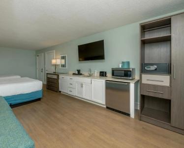 Commander & Suites - 2