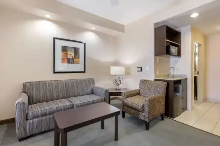 Best Western Plus Midland Suites - 41