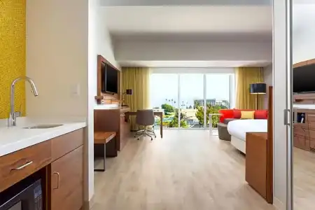 Courtyard by Marriott Santa Monica - 40