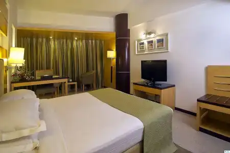 Peninsula Grand - 2