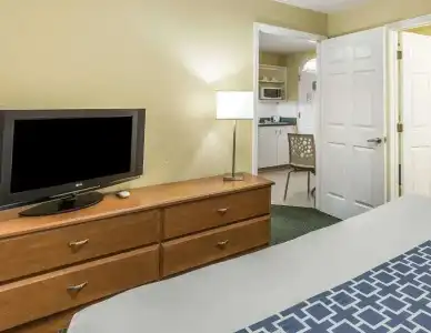 Suburban Studios Fort Myers Cape Coral - 44