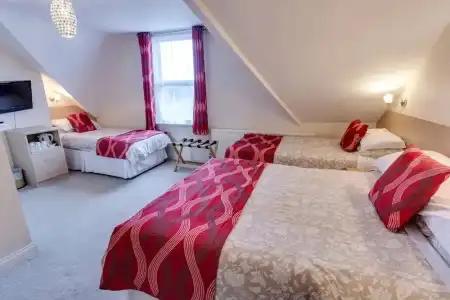 Sportsview Guest House - 75