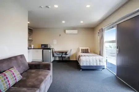 Ellerslie Palms Motel - 33