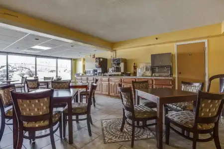 Mountain Vista Inn & Suites - 14