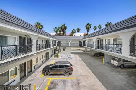 Hyland Inn Long Beach - 25