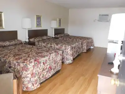 Royal Host Motel - 19