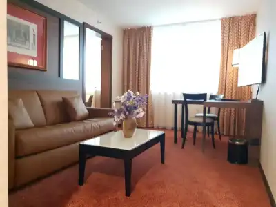 Nash Suites Airport - 37