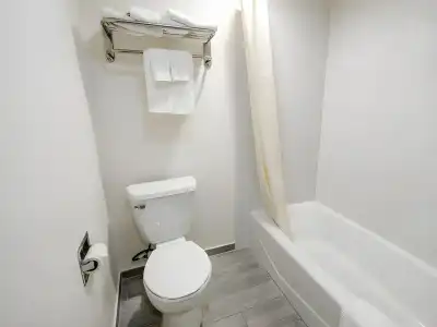 Hollywood Inn Express LAX - 7