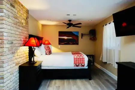 Lantern Light Inn - Romantic Getaway - 73