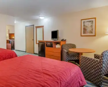 Quality Inn & Suites Medford Airport - 2