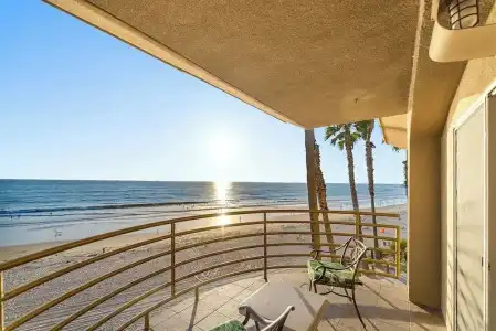 Pacific Terrace - 127