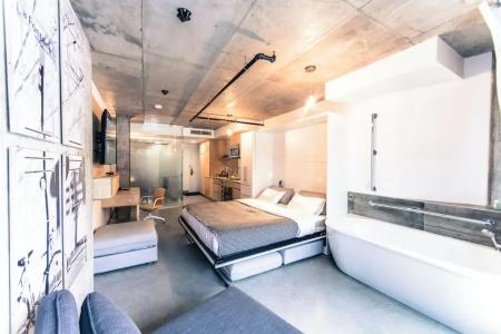 Boxotel Montreal - 53