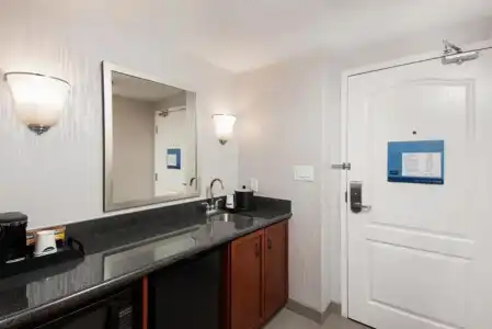 Hampton Inn & Suites Barrie - 48