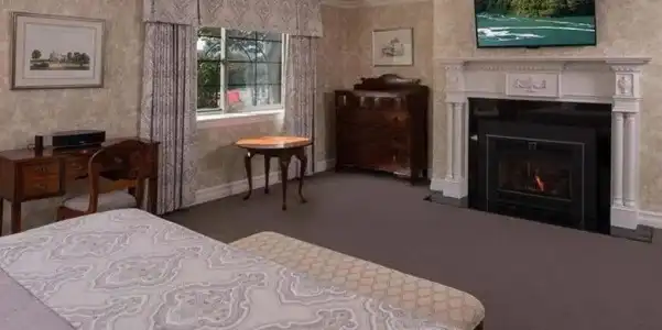 Red Coach Inn - 118