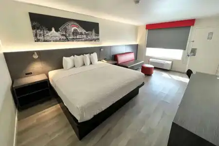 Ramada by Wyndham Anaheim Convention Center - 24