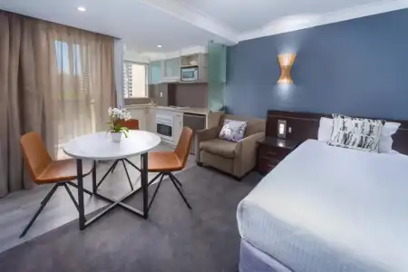 Hyde Park Inn - 79