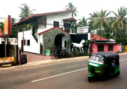 White Horse Guest House - 3