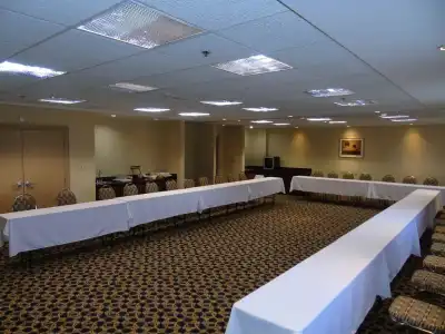 Best Western Plus Burlington Inn & Suites - 34