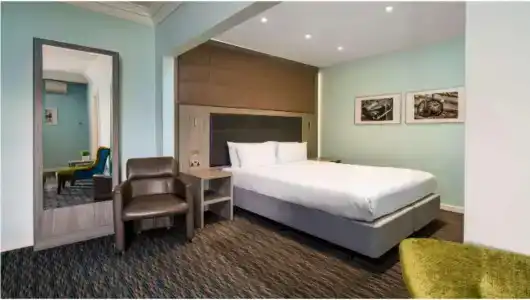 London Chigwell Prince Regent, BW Signature Collection - 3