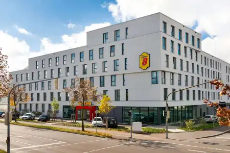 Super 8 by Wyndham Augsburg - 1