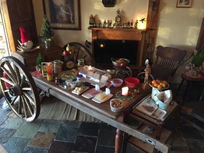 Raven's Bed and Breakfast - 10