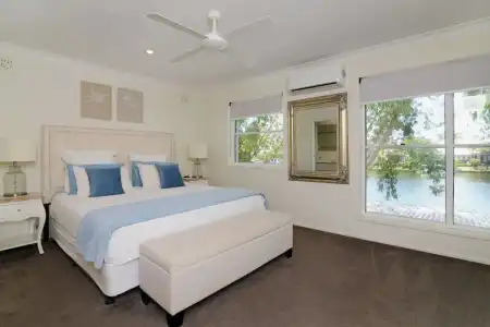 Noosa Entrance Waterfront Resort - 335