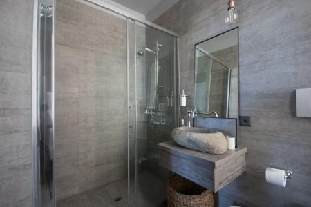 Seven Boutique - 7