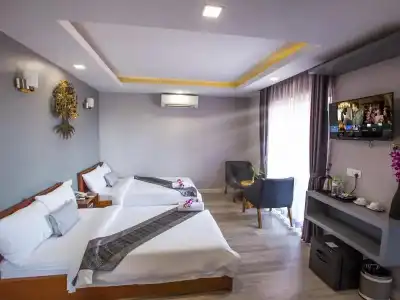 The Heli Boutique - 90