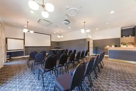 The Glen & Suites - 19