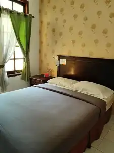 Gloria Amanda - 46