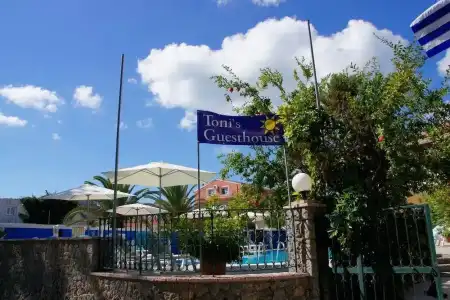 Toni's Guesthouse - 13
