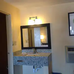 Diamond Inn and Suites - 11