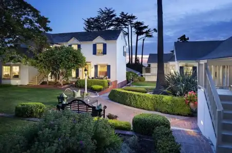 Colonial Terrace Inn by the Sea - 31