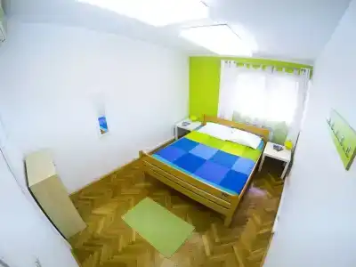 Whole Wide World Hostel & Bar - 6