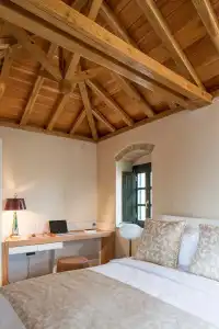 Moni Emvasis Luxury Suites - 28