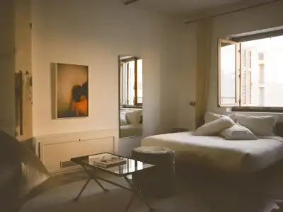 Mona - 0