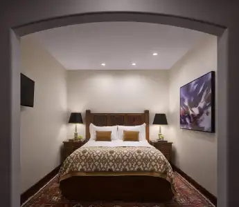 Plaza La Reina - 1