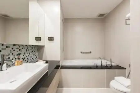 Adelphi Suites Bangkok - 90
